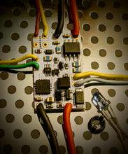 Load image into Gallery viewer, SALE_WIRED! MPL QX2021 Rev.2-Digital decoding chip Carrera(R) 1/43, 1/32 and 1/24 compatible- up to 18.5V
